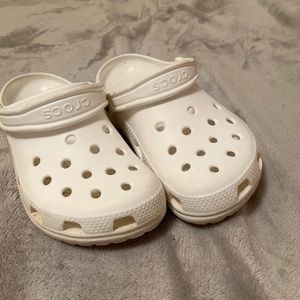 size 8 white crocs